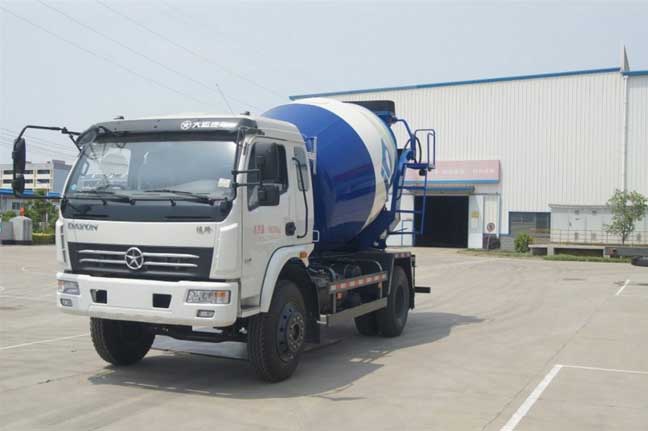 大運(yùn)運(yùn)隆5方攪拌車(chē)