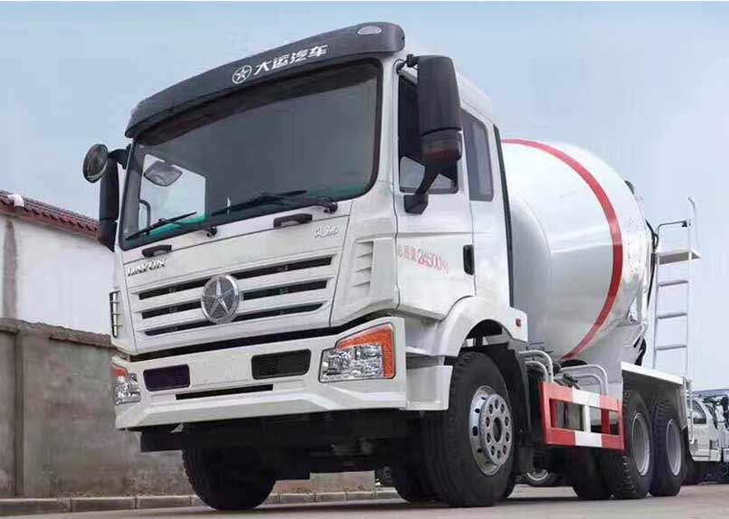 大運(yùn)風(fēng)馳8-10方攪拌車(chē)