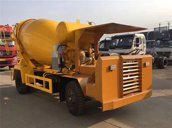 礦上專(zhuān)用攪拌車(chē)3方