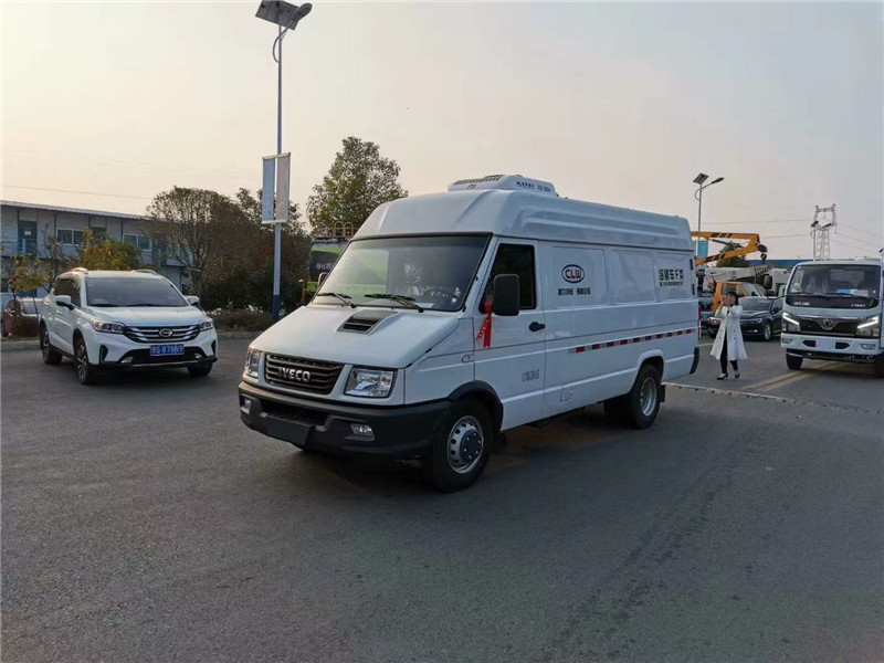 新型國(guó)五長(zhǎng)軸依維柯疫苗運(yùn)輸車(chē)