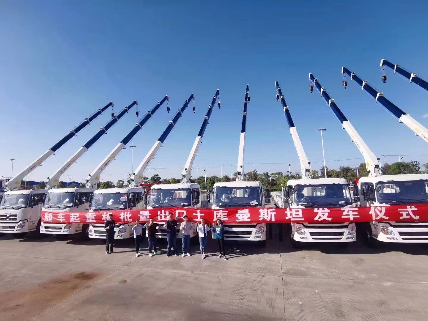 批量出口土庫(kù)曼斯坦三一帕爾菲格后八輪隨車(chē)吊