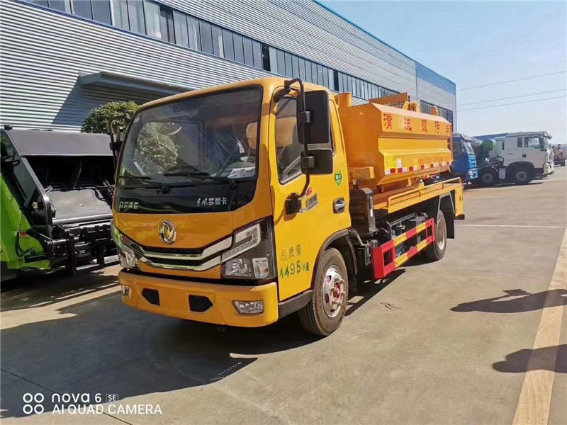 藍(lán)牌東風(fēng)小多利卡清洗吸污車驚爆價發(fā)售