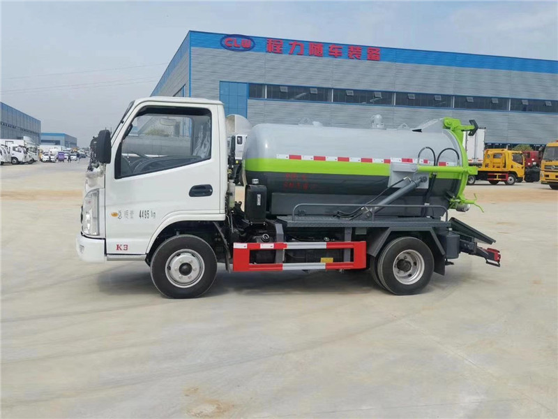 社區(qū)鄉(xiāng)鎮(zhèn)專用凱馬2方藍牌吸污車該如何保養(yǎng)？