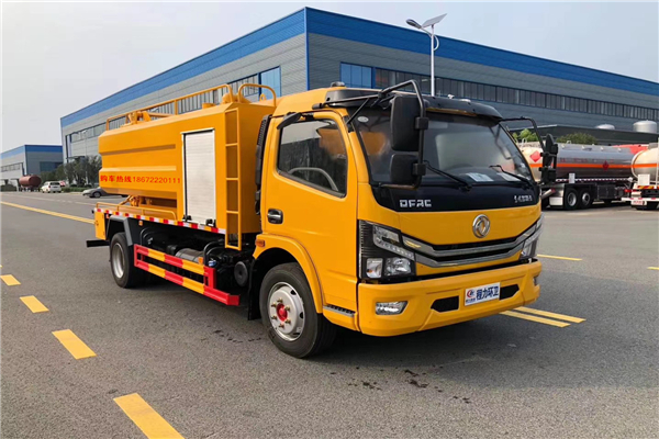 可以上藍(lán)牌環(huán)保免征齊全的東風(fēng)吸污吸糞車