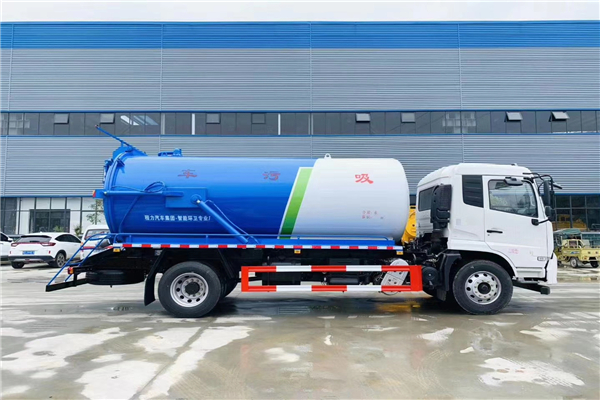 湖北程力新款環(huán)衛(wèi)利器淬火出爐，國(guó)六東風(fēng)吸污車速來(lái)圍觀！