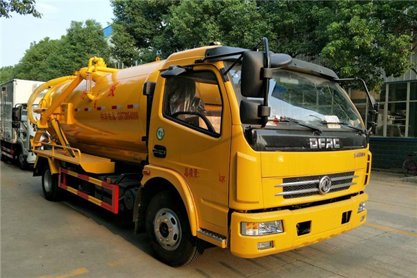 吸污“神器”東風(fēng)吸污車(chē)出動(dòng)化解群眾煩心事