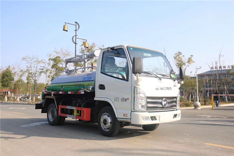 好產(chǎn)品會(huì)說(shuō)話，凱馬國(guó)六2方藍(lán)牌吸糞車(chē)不超重  