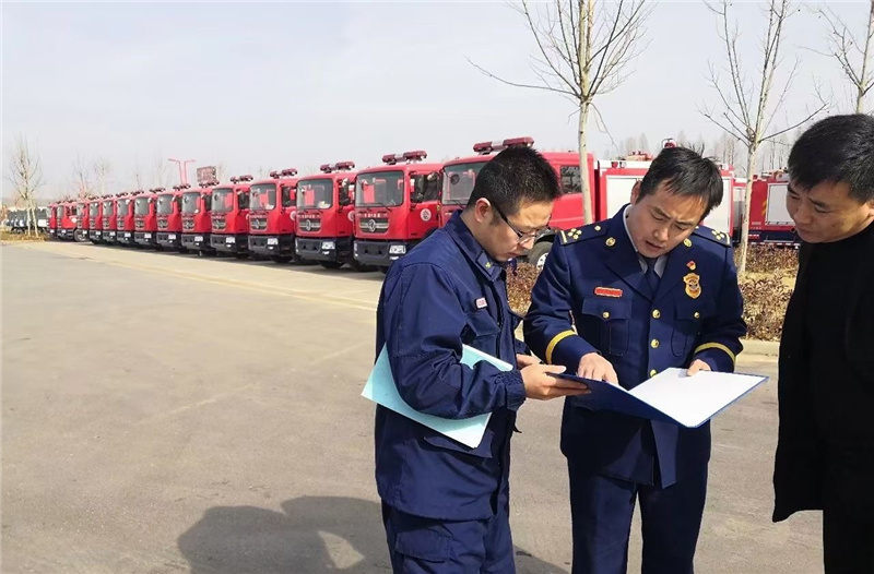 為提升滅火救援效率，使車輛在消防救援工作中成為強(qiáng)有力的“作戰(zhàn)工具”，亳州市應(yīng)急管理局采購(gòu)60輛水罐消防車