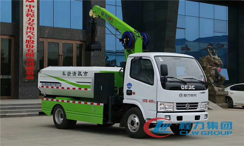 多利卡聯(lián)合清淤疏通車能挖取到12米深度窯井垃圾，清淤率達(dá)95%