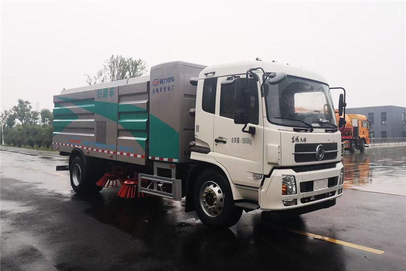 東風小霸王國六掃路車顏色獨特與眾不同耐用性和可靠性都很高