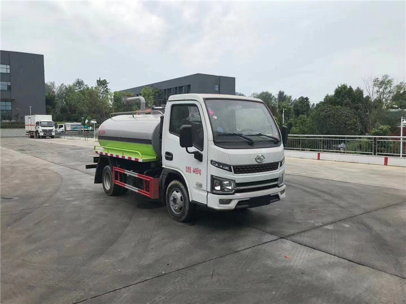 東風(fēng)5立方福瑞卡吸糞車(chē)工作速度快、容量大、運(yùn)輸方便