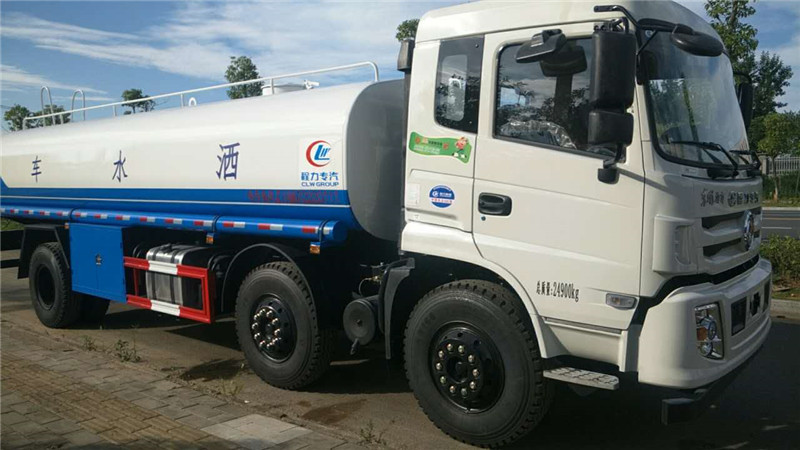 東風D9灑水車綠化及抑塵功能，整車外形經(jīng)典，動力性強