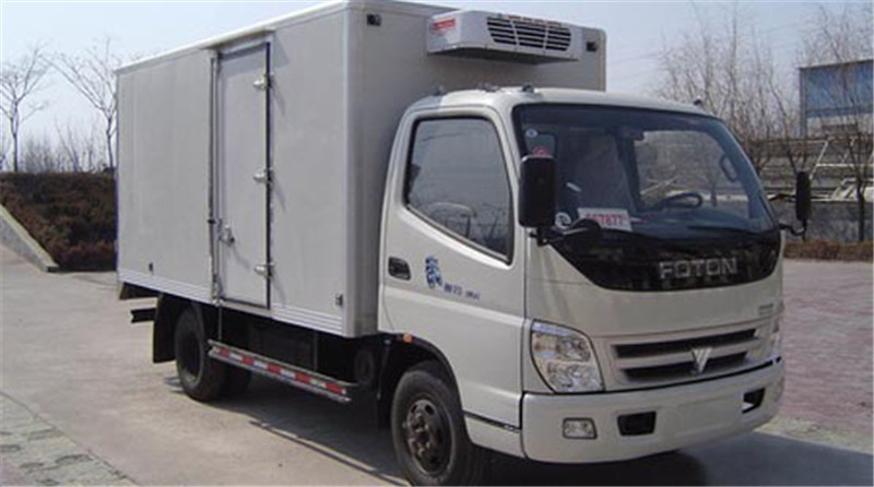 國六東風小霸王冷藏車箱體采用先進的木質(zhì)工藝，斷橋隔熱技術(shù)