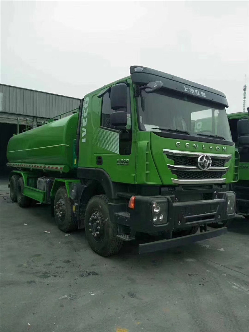 東風(fēng)柳汽國(guó)六清洗吸污車罐內(nèi)設(shè)有防浪隔板，有效減輕罐體晃動(dòng)