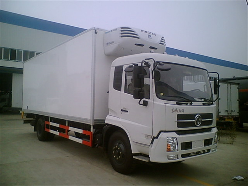 東風(fēng)天錦冷藏車采用液壓吸咐一體成型生產(chǎn)線制造,保溫性達(dá)A級標(biāo)準(zhǔn)