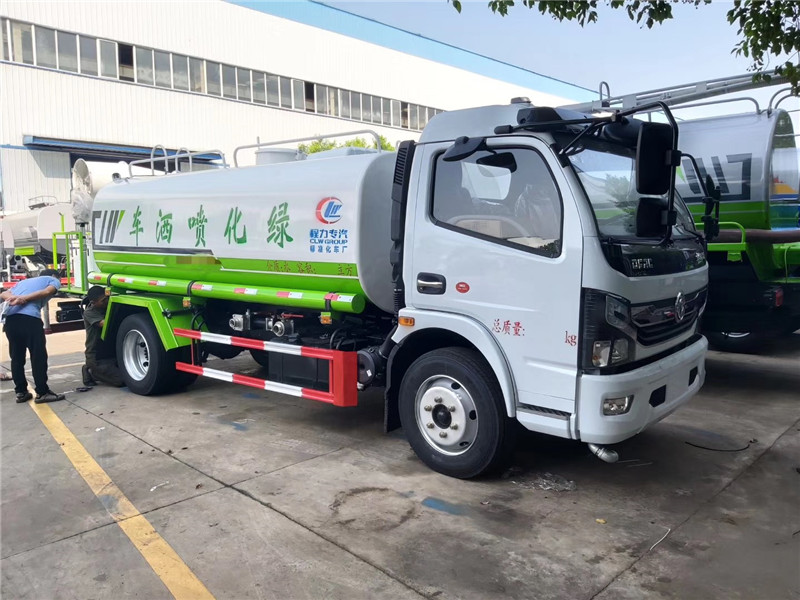 東風華神T5灑水車車具有性能優(yōu)良，工作可靠、效率高、維修方便