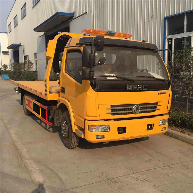 東風(fēng)8噸清障運(yùn)輸車的任務(wù)就是將故障車或事故車及時(shí)地拖離現(xiàn)場(chǎng)