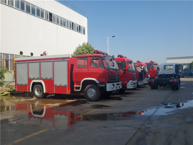 東風(fēng)多功能國六8噸消防灑水車機(jī)動(dòng)靈活、操控性好、維修簡(jiǎn)便