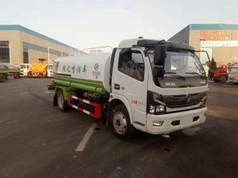 東風(fēng)多利卡D9灑水車用于城市道路、大型廠區(qū) 園林等單位清潔路面