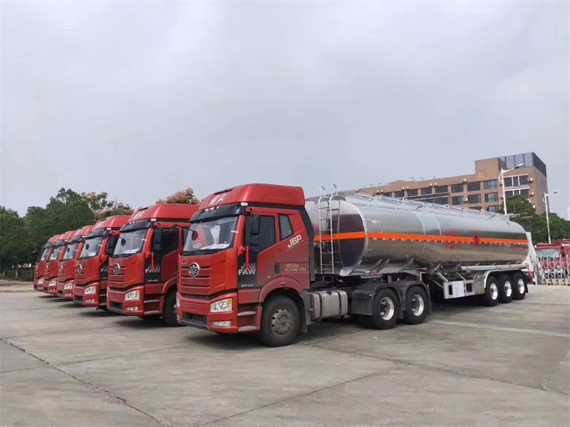 解放J6P460馬力，標(biāo)載33噸鋁合金半掛運(yùn)油車(chē)茂名批量發(fā)車(chē)