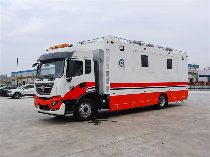 東風(fēng)天錦應(yīng)急餐車(chē)，適合野外后勤保障，拉練，培訓(xùn)戶(hù)外拓展訓(xùn)練均可