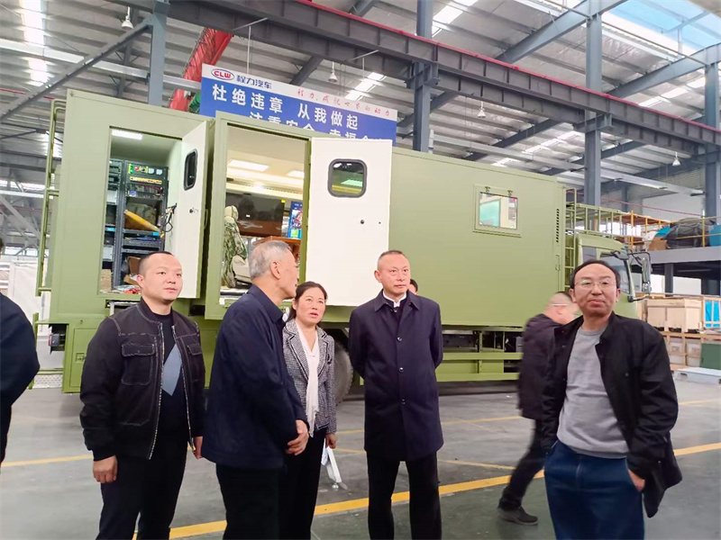湖北省楚商聯(lián)合會(huì)秘書(shū)長(zhǎng)蹇宏等一行嘉賓蒞臨程力集團(tuán)考察調(diào)研專(zhuān)汽及應(yīng)急產(chǎn)業(yè)發(fā)展?fàn)顩r
