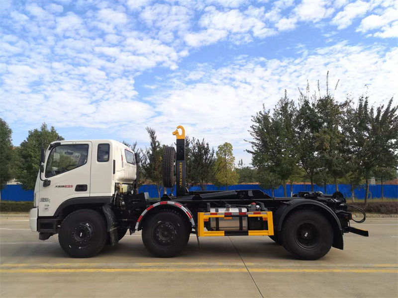 福田瑞沃大金剛3軸鉤臂垃圾車持續(xù)熱銷中！