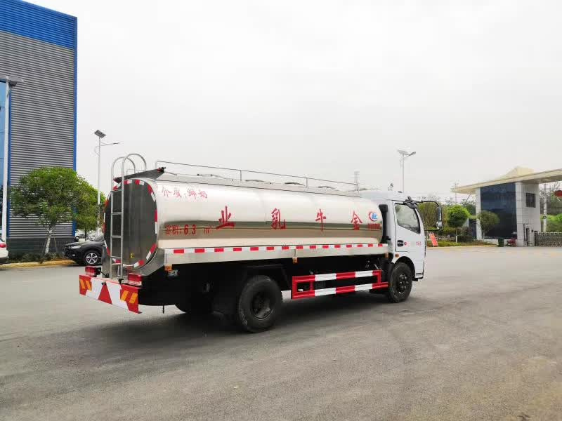 東風(fēng)多利卡8立方鮮奶車(chē)