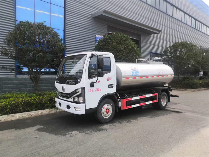東風(fēng)小多利卡5方鮮奶運(yùn)輸車(chē)