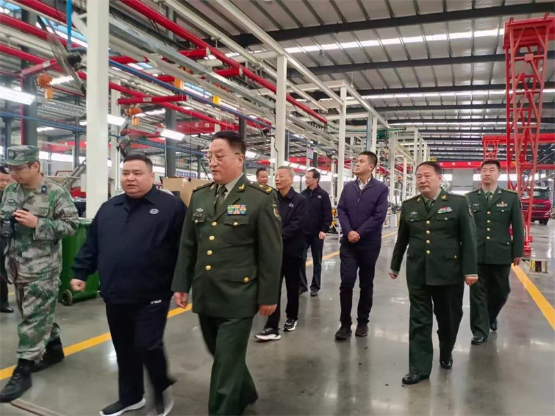 湖北省省委常委、省軍區(qū)政委謝東輝等首長(zhǎng)視察應(yīng)急產(chǎn)業(yè)龍頭企業(yè)程力汽車集團(tuán)