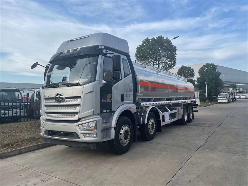 前四后八鋁合金運(yùn)油車(chē)全系現(xiàn)車(chē)促銷(xiāo)