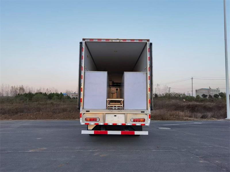 運(yùn)輸活魚(yú)海鮮專(zhuān)用冷藏車(chē)，給您的鮮活魚(yú)蝦安個(gè)家吧