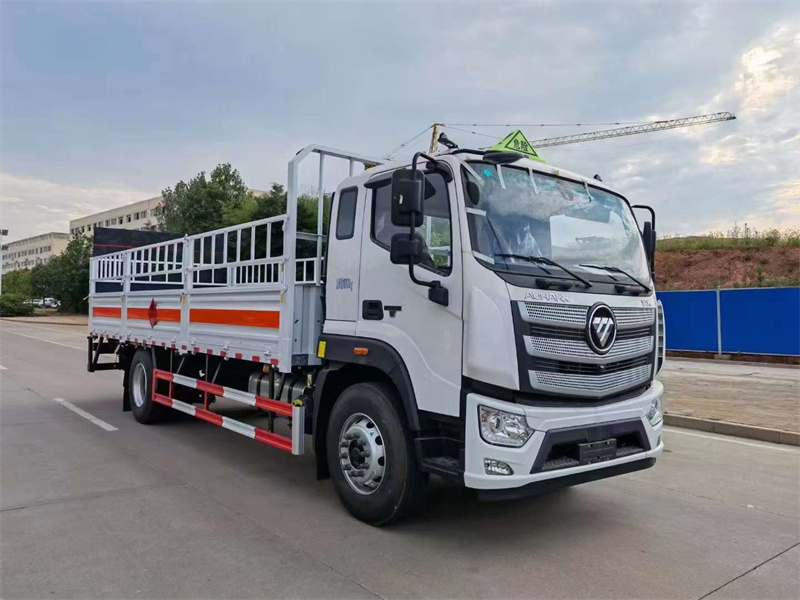 福田歐航6.8米氣瓶運(yùn)輸車