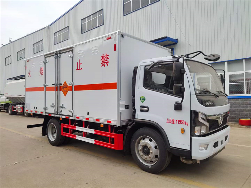 東風(fēng)福瑞卡F7爆破器材運(yùn)輸車