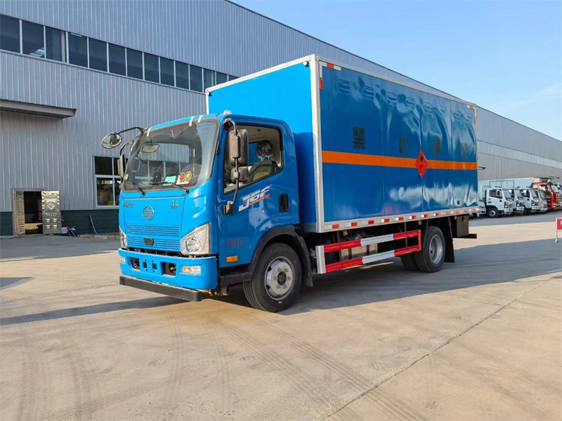 ?解放J6F易燃?xì)怏w廂式運(yùn)輸車