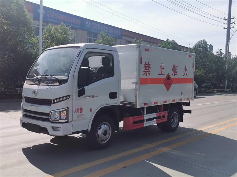 躍進(jìn)柴油版易燃液體廂式車