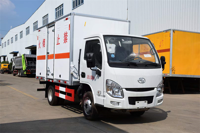 躍進(jìn)小福星腐蝕性物品廂式運(yùn)輸車