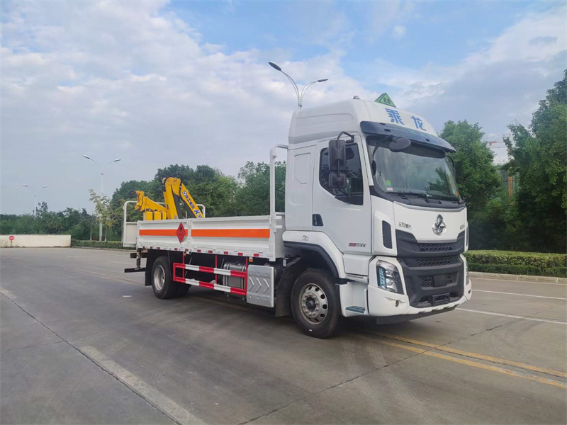 東風(fēng)柳汽H5氣瓶帶吊機(jī)運(yùn)輸車