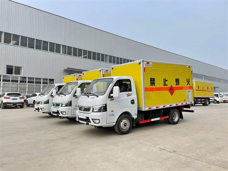 東風(fēng)途逸爆破器材運(yùn)輸車