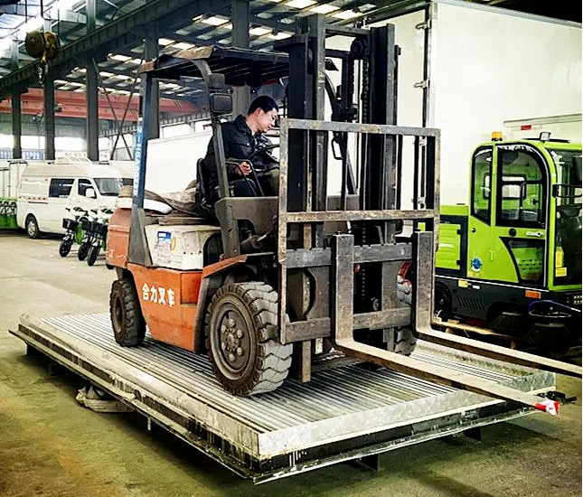 技術(shù)創(chuàng)新：真發(fā)泡聚氨酯冷藏車，一車能頂兩車用----程力輕量化技術(shù)創(chuàng)新打造聚冷王高端冷鏈物流專用車降溫快保溫長油耗低效益高