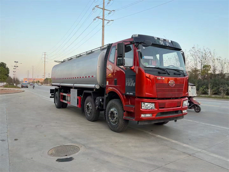 解放J6小三軸24方液體運(yùn)輸車