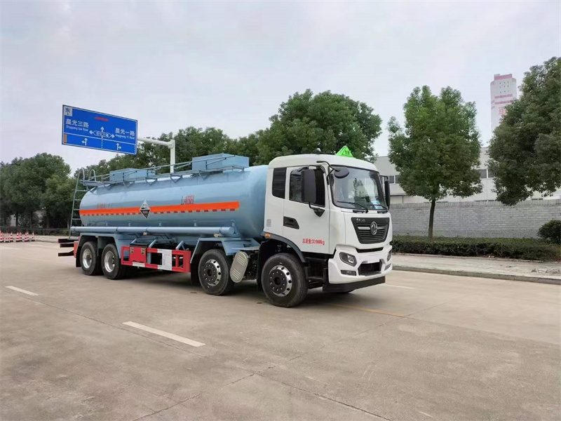 東風(fēng)天錦四軸19方鋼襯塑減水劑運(yùn)輸車