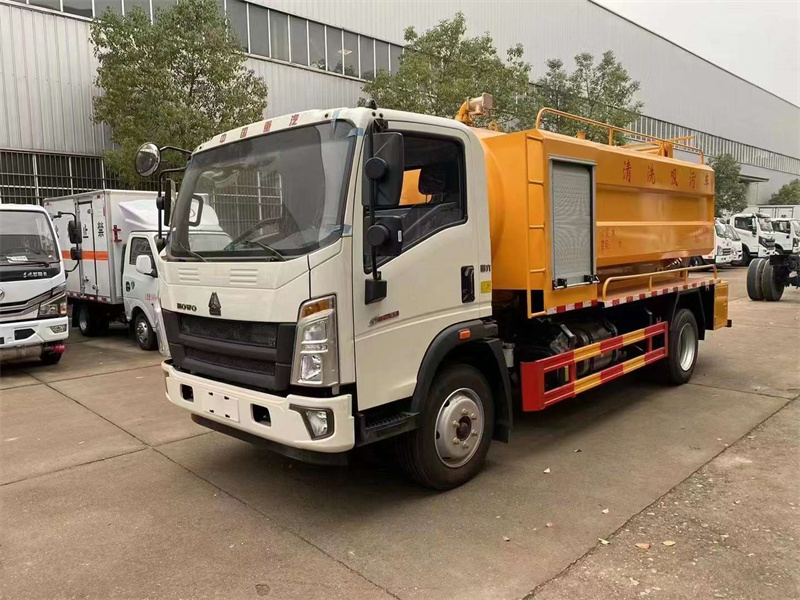 豪沃輕卡、藍(lán)牌清洗吸污車