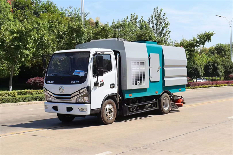 東風(fēng)小多利卡后置滾掃吸塵車