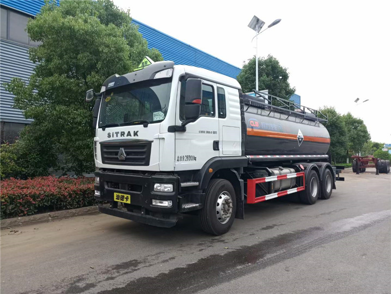 重汽汕德卡后雙橋16方易燃液體罐式運(yùn)輸車