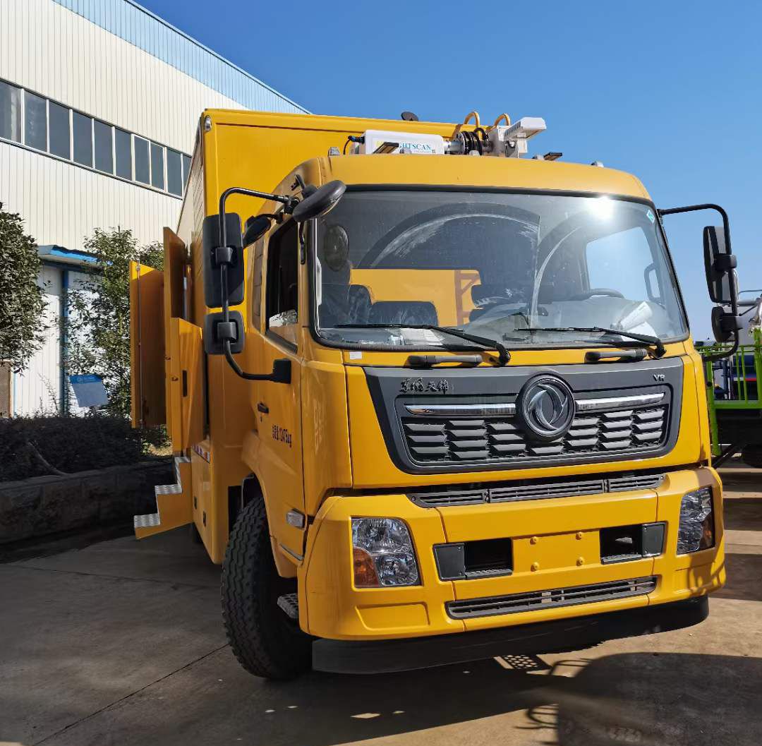 東風(fēng)天錦移動(dòng)電源車帶排澇救險(xiǎn)