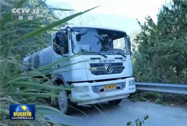 央視新聞報(bào)道程力多功能綠化噴灑車(chē)在全國(guó)抗旱供水行動(dòng)中被譽(yù)為抗旱神器