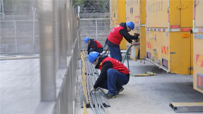 程力應(yīng)急通訊電源車(chē)馳援四川帶去光明