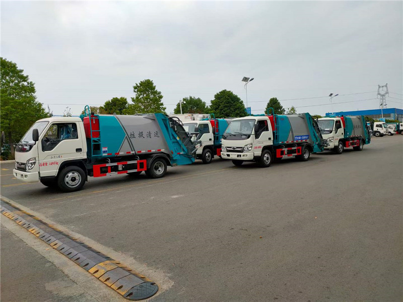 藍(lán)牌福田時(shí)代壓縮垃圾車(chē)五連發(fā)