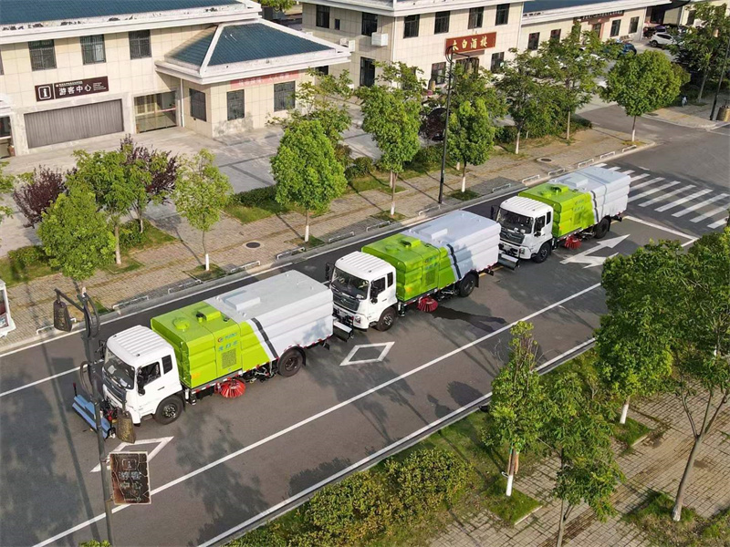 3臺(tái)16方東風(fēng)天錦洗掃車(chē)加裝路面清洗功能發(fā)往廣東
